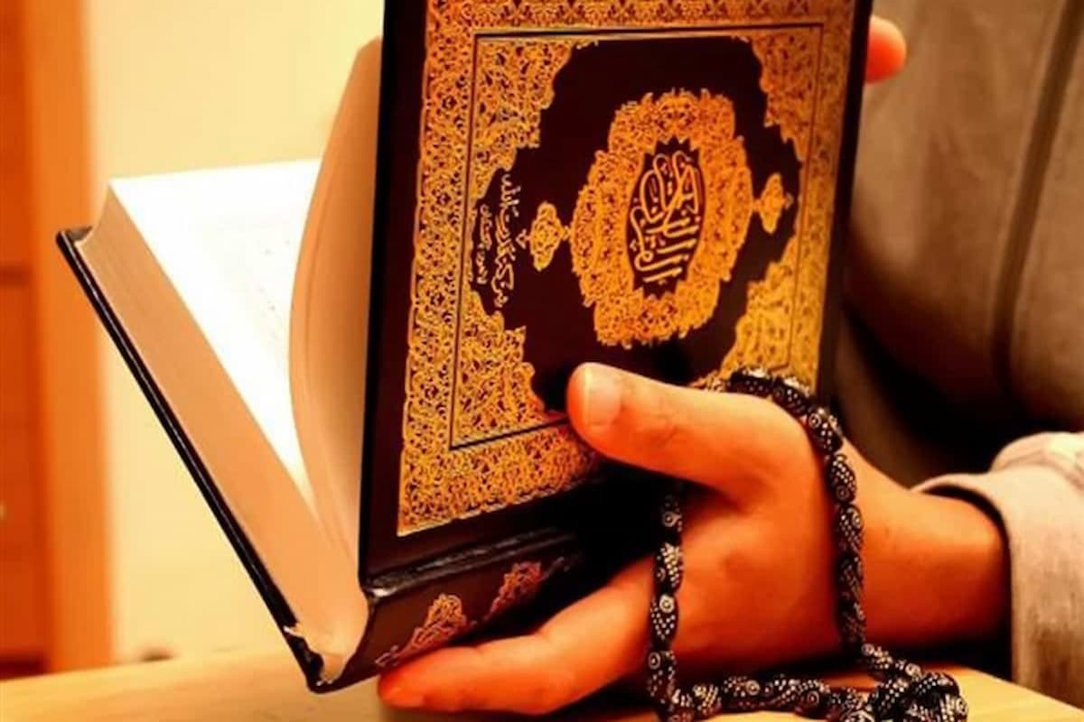تفسير حلم حمل المصحف في اليد 1 تفسير حلم حمل المصحف في اليد