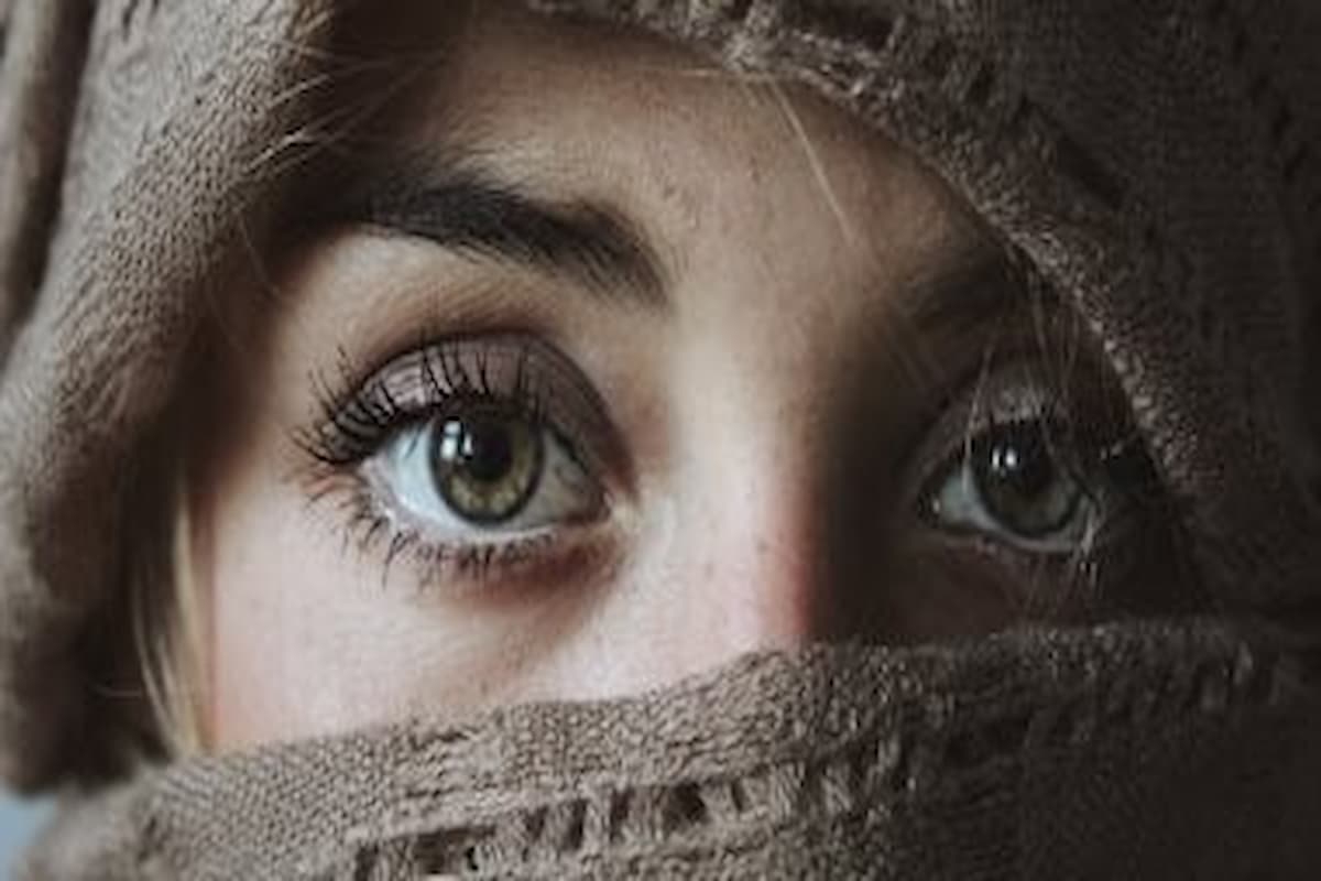 وصف عيون أنثى السرطان وملامحها 1 وصف عيون أنثى السرطان