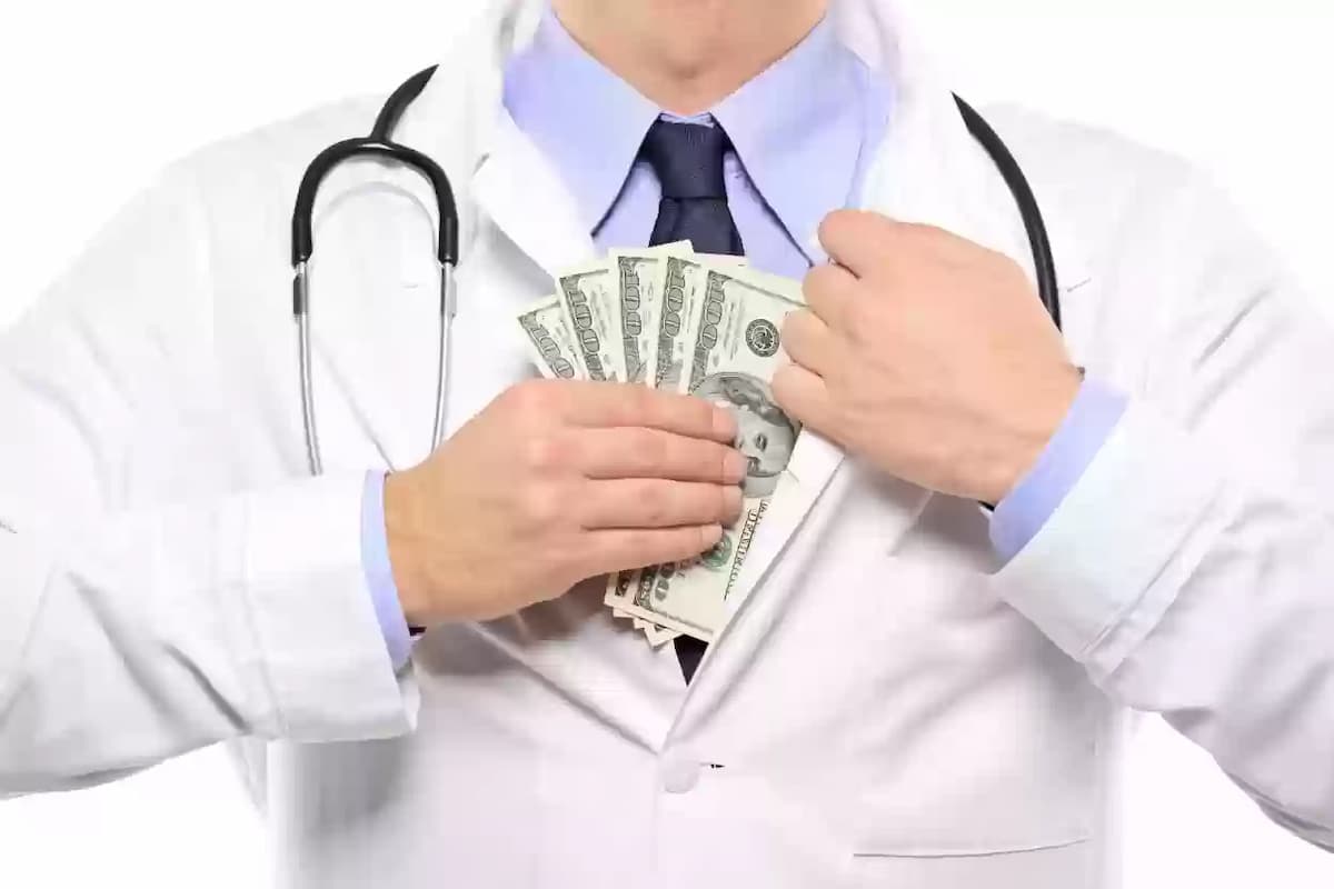 كم راتب الطبيب الاستشاري في السعودية 1446 1 كم راتب الطبيب الاستشاري في السعودية