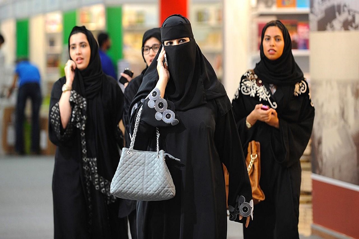 هل يجوز عمل المرأة ليلاً في السعودية
