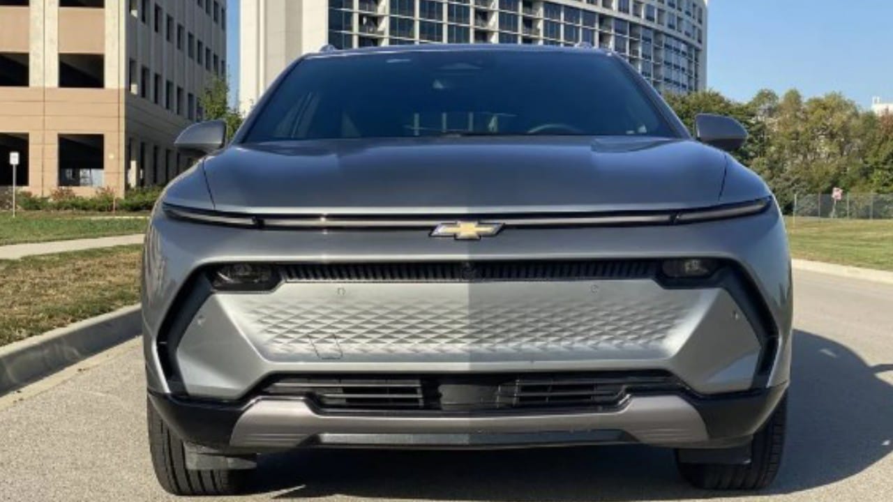 قائمة المواصفات بالكامل.. مميزات وعيوب سيارة شيفروليه إكوينوكس EV 2025 لعام 2025 1 قائمة المواصفات بالكامل