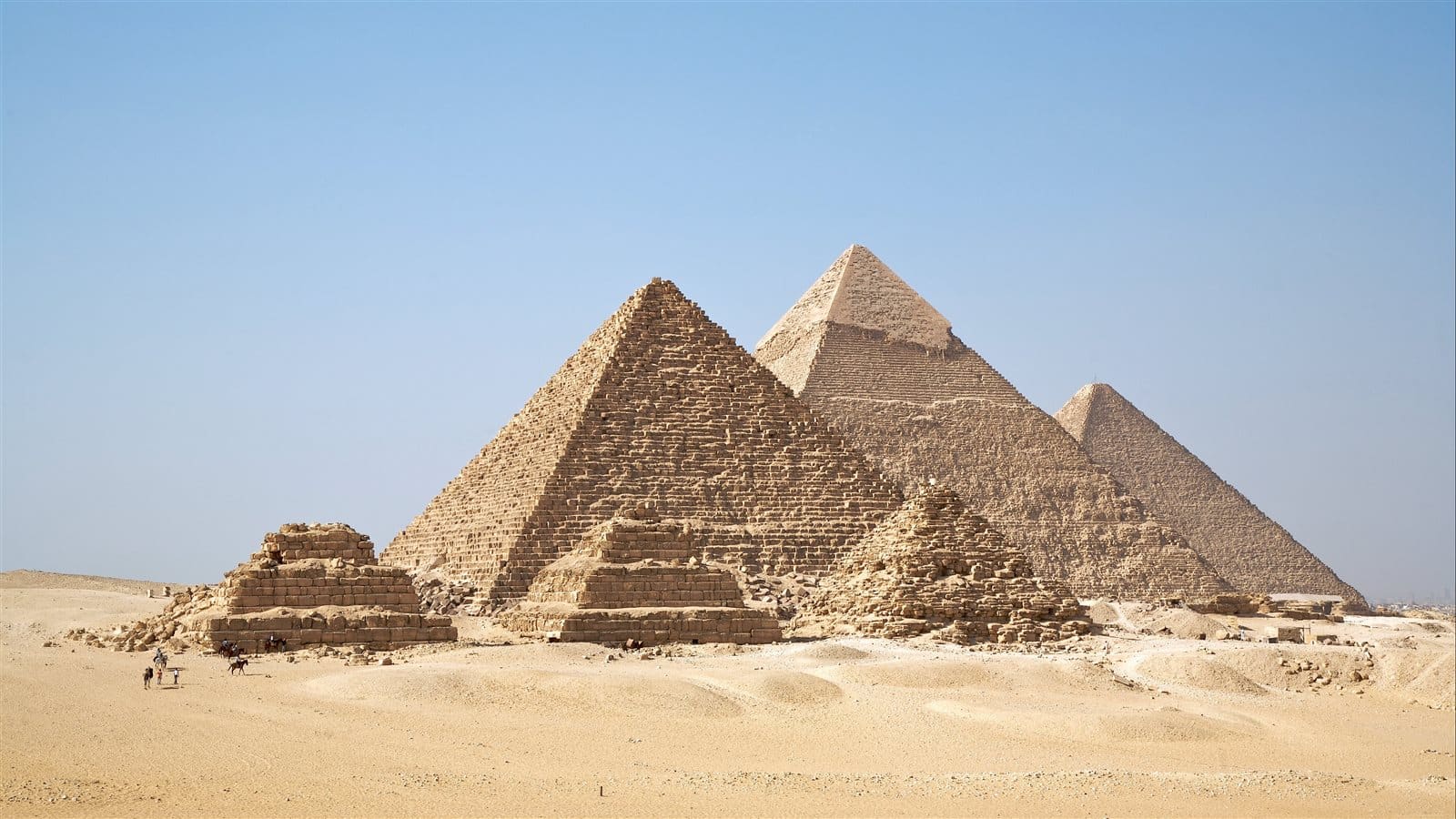 أغرب 10 معلومات عن الأهرامات ومدى دقة الأبعاد والزوايا.. مين بناها؟ 1 أغرب 10 معلومات عن الأهرامات