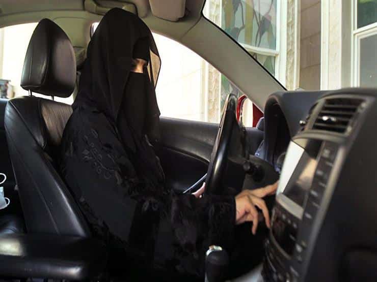 هل يجوز الصلاة في السيارة للنساء خوفا من خروج الوقت 1 هل يجوز الصلاة في السيارة للنساء