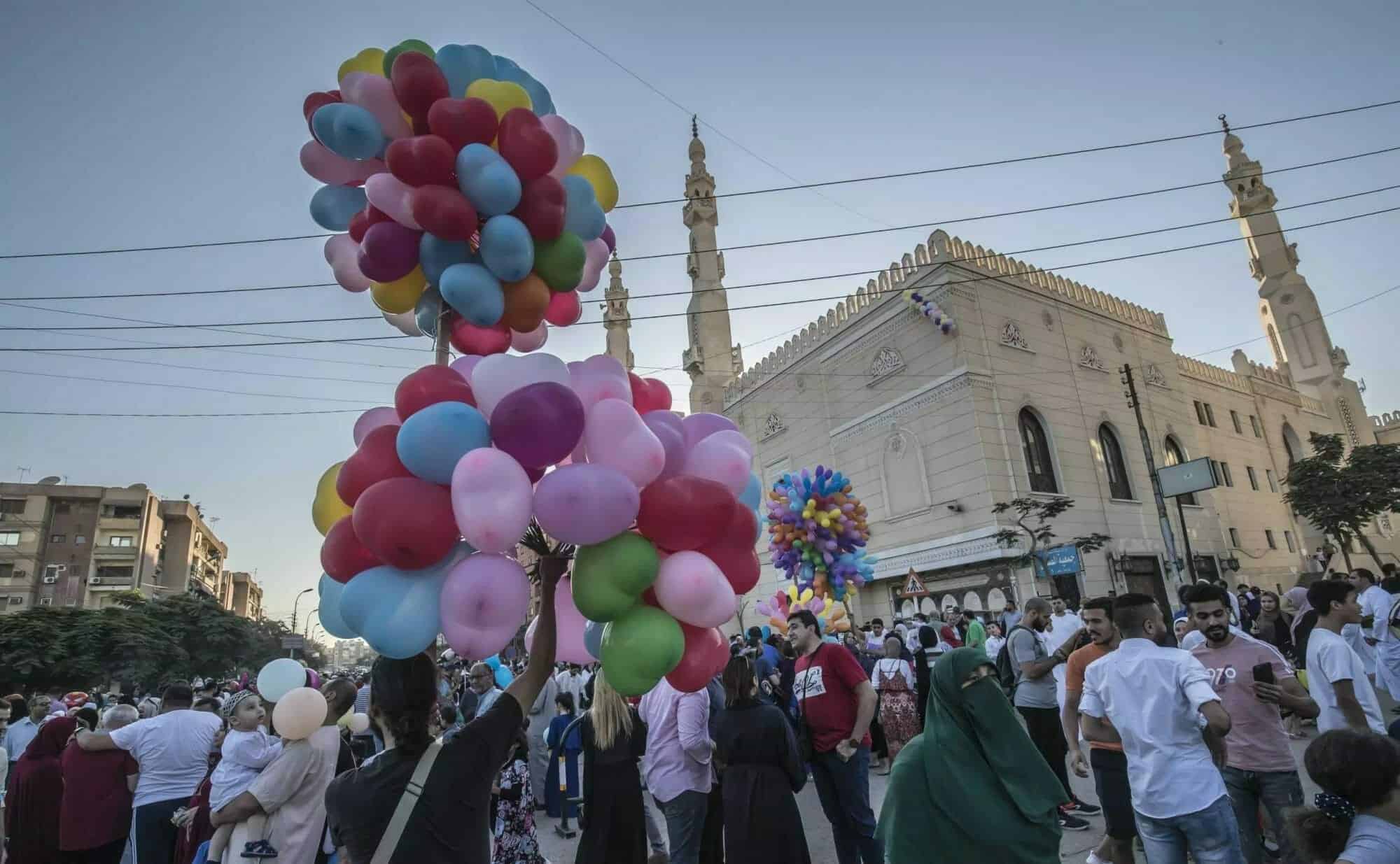 هل تسقط صلاة الجمعة إذا جاء العيد يوم الجمعة؟! هذا ما يحدث اذا وافق العيد يوم الجمعة 1 العيد يوم الجمعة