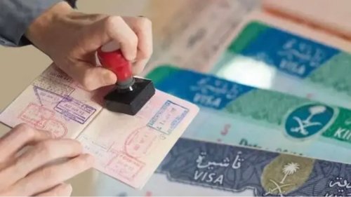 خدمة تمديد تأشيرة الزيارة عبر مقيم 2025: تعرف على (الشروط الجديدة - خطوات التمديد الإلكتروني - الرسوم المطلوبة للزوار) 1 خدمة تمديد تأشيرة الزيارة عبر مقيم